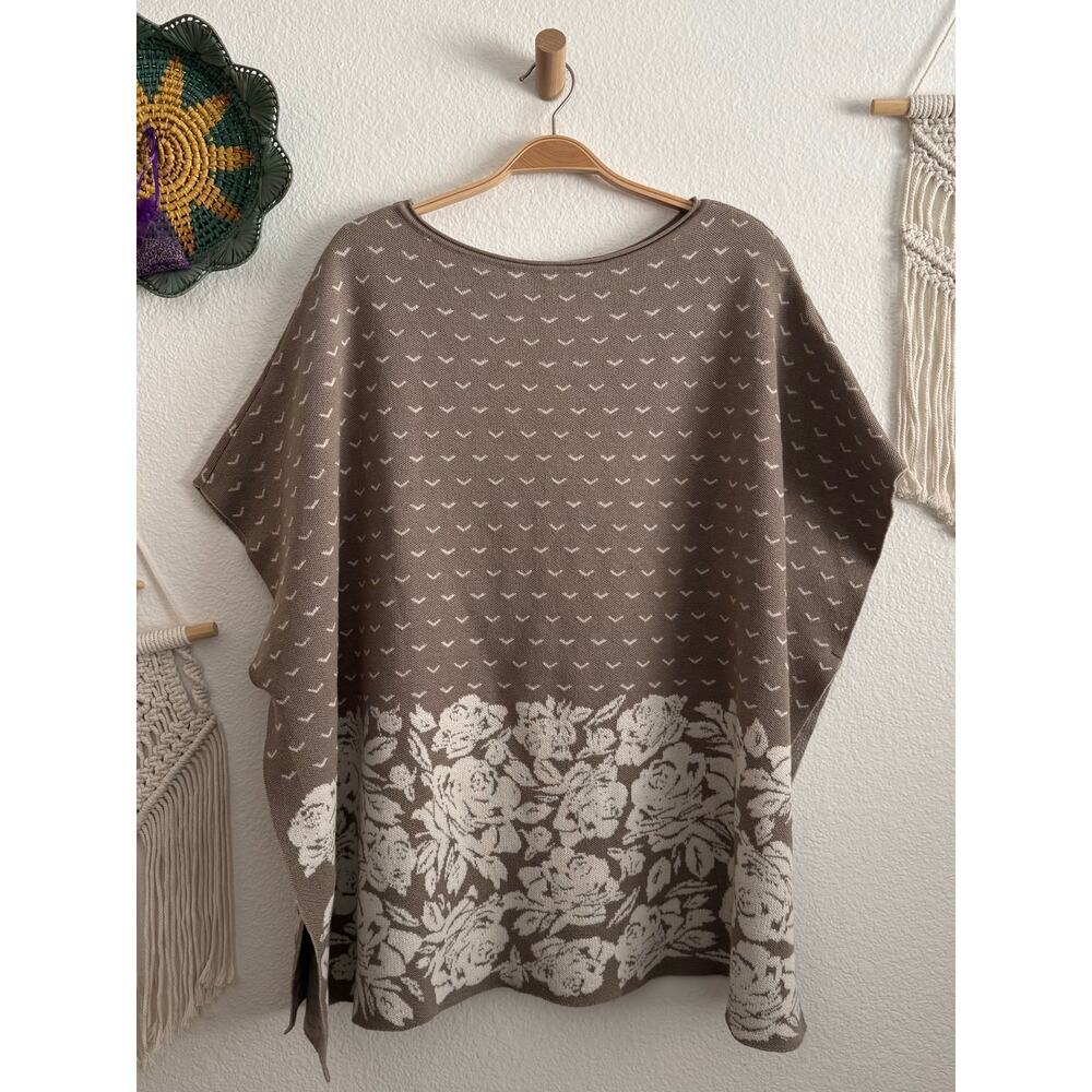 Z.Hinchliffe of Denby Dale Pure Lambswool Beige Cream Floral Poncho Italy